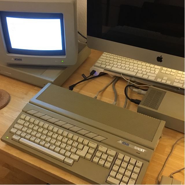 Atari 1040 STF samt Megafile 30, SF314 sowie SM124